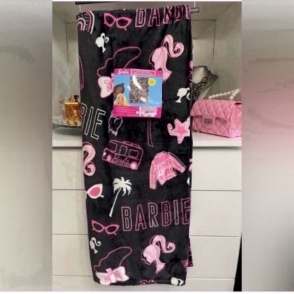 New Black & Pink Barbie Throw Blanket
Super Cute & Soft 50x70 in - Picture 10 of 10